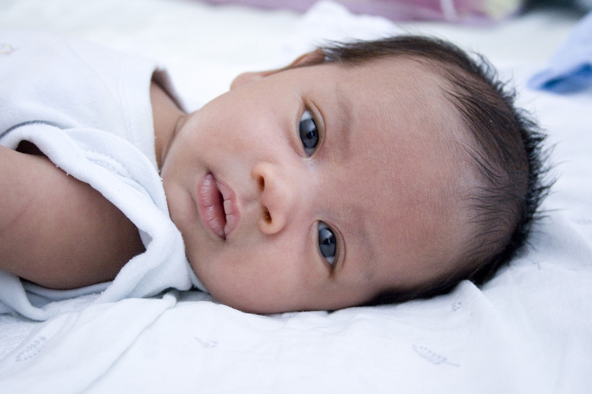 3 недели новорожденному: развитие, слух, зрение