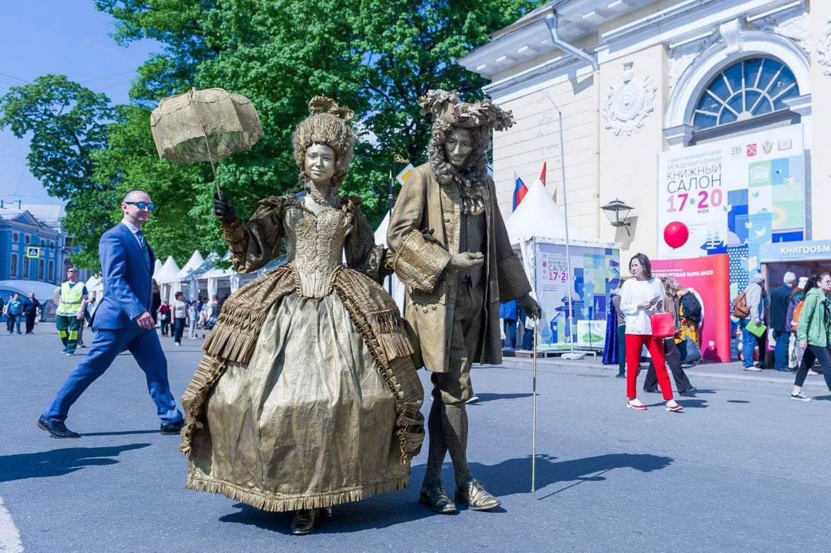 Петербург международный. День города Санкт-Петербурга 2021. Петербург день города 2021. Пионерская площадь в Санкт-Петербурге 2021 лето. Модные места СПБ 2021.