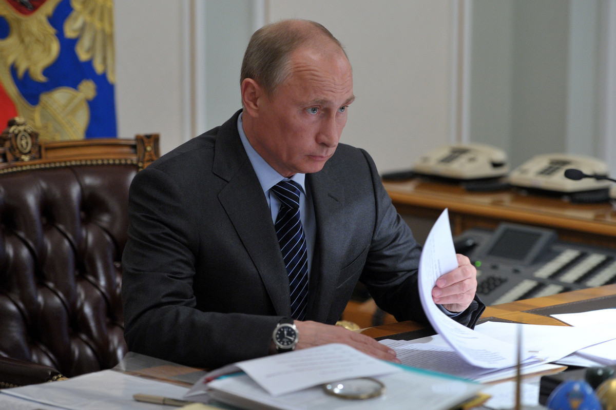 Путин подписал закон о запрете смены пола